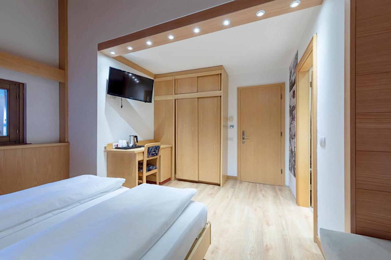 Hotel Cristiania Madonna Esterno foto
