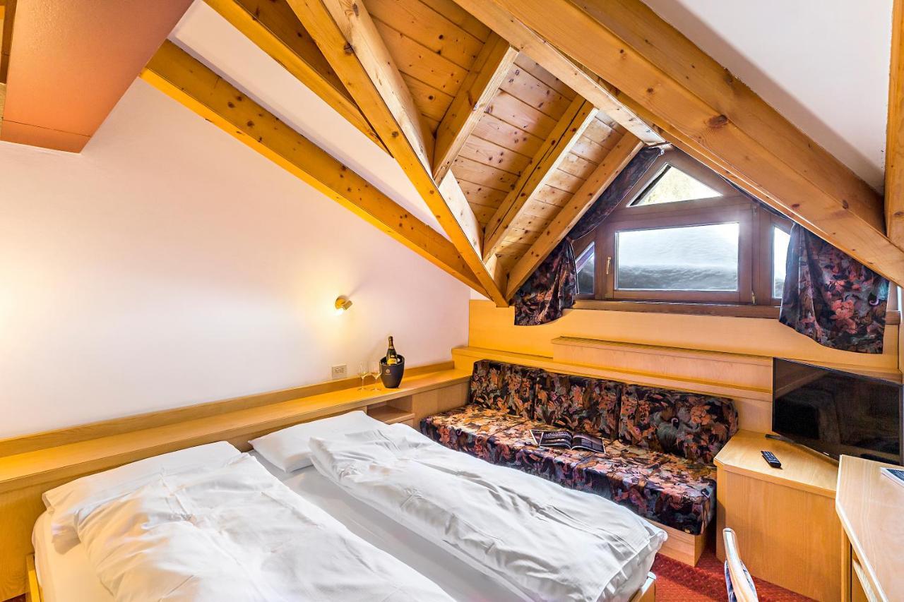Hotel Cristiania Madonna Esterno foto